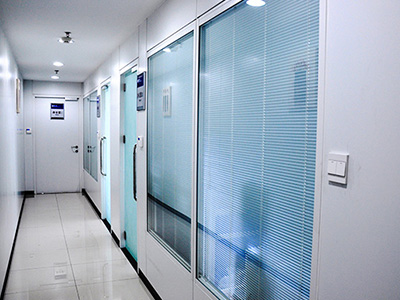 如何选择医用钢制墙板，完美（中国）来教您